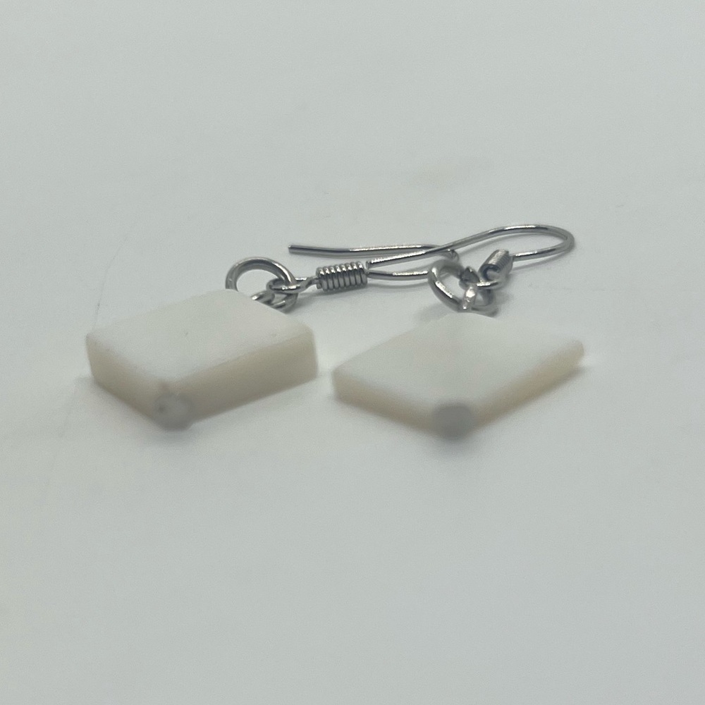 White Square Shell earrings - Picture 3 of 4